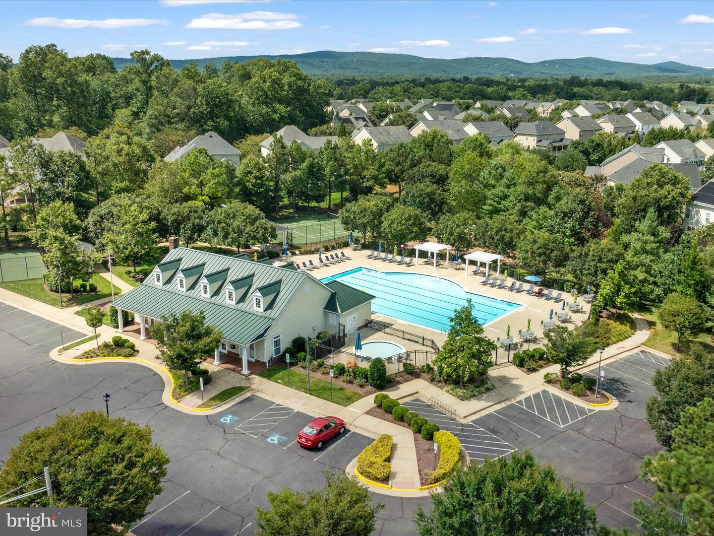 15862 MACKENZIE MANOR DR, HAYMARKET, Virginia 20169, 3 Bedrooms Bedrooms, ,2 BathroomsBathrooms,Residential,For sale,15862 MACKENZIE MANOR DR,VAPW2099942 MLS # VAPW2099942