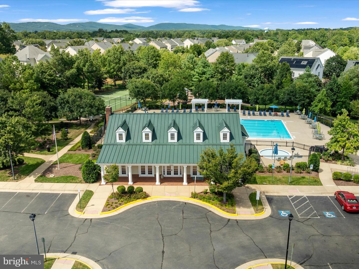15862 MACKENZIE MANOR DR, HAYMARKET, Virginia 20169, 3 Bedrooms Bedrooms, ,2 BathroomsBathrooms,Residential,For sale,15862 MACKENZIE MANOR DR,VAPW2099942 MLS # VAPW2099942