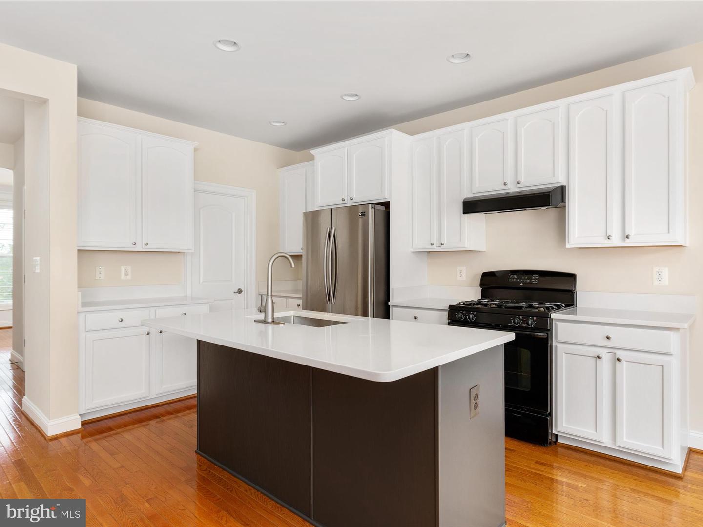 15862 MACKENZIE MANOR DR, HAYMARKET, Virginia 20169, 3 Bedrooms Bedrooms, ,2 BathroomsBathrooms,Residential,For sale,15862 MACKENZIE MANOR DR,VAPW2099942 MLS # VAPW2099942