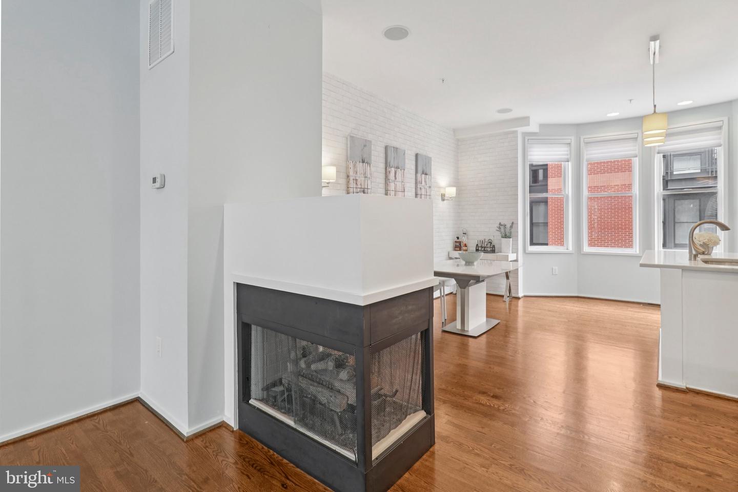2076 N OAKLAND ST, ARLINGTON, Virginia 22207, 4 Bedrooms Bedrooms, 8 Rooms Rooms,3 BathroomsBathrooms,Residential,For sale,2076 N OAKLAND ST,VAAR2061504 MLS # VAAR2061504