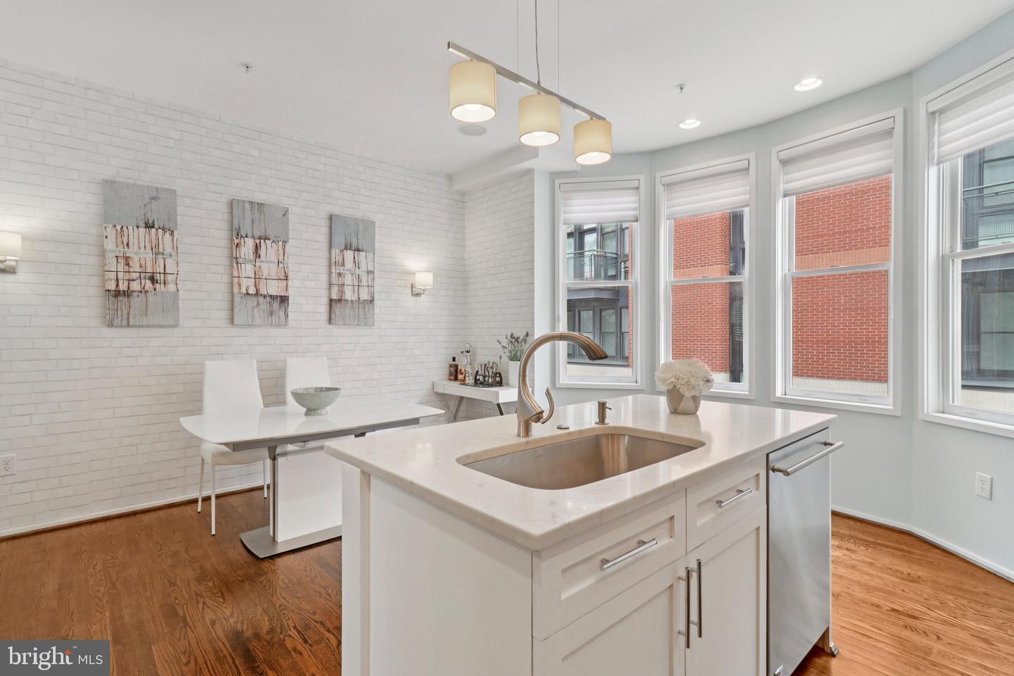 2076 N OAKLAND ST, ARLINGTON, Virginia 22207, 4 Bedrooms Bedrooms, 8 Rooms Rooms,3 BathroomsBathrooms,Residential,For sale,2076 N OAKLAND ST,VAAR2061504 MLS # VAAR2061504