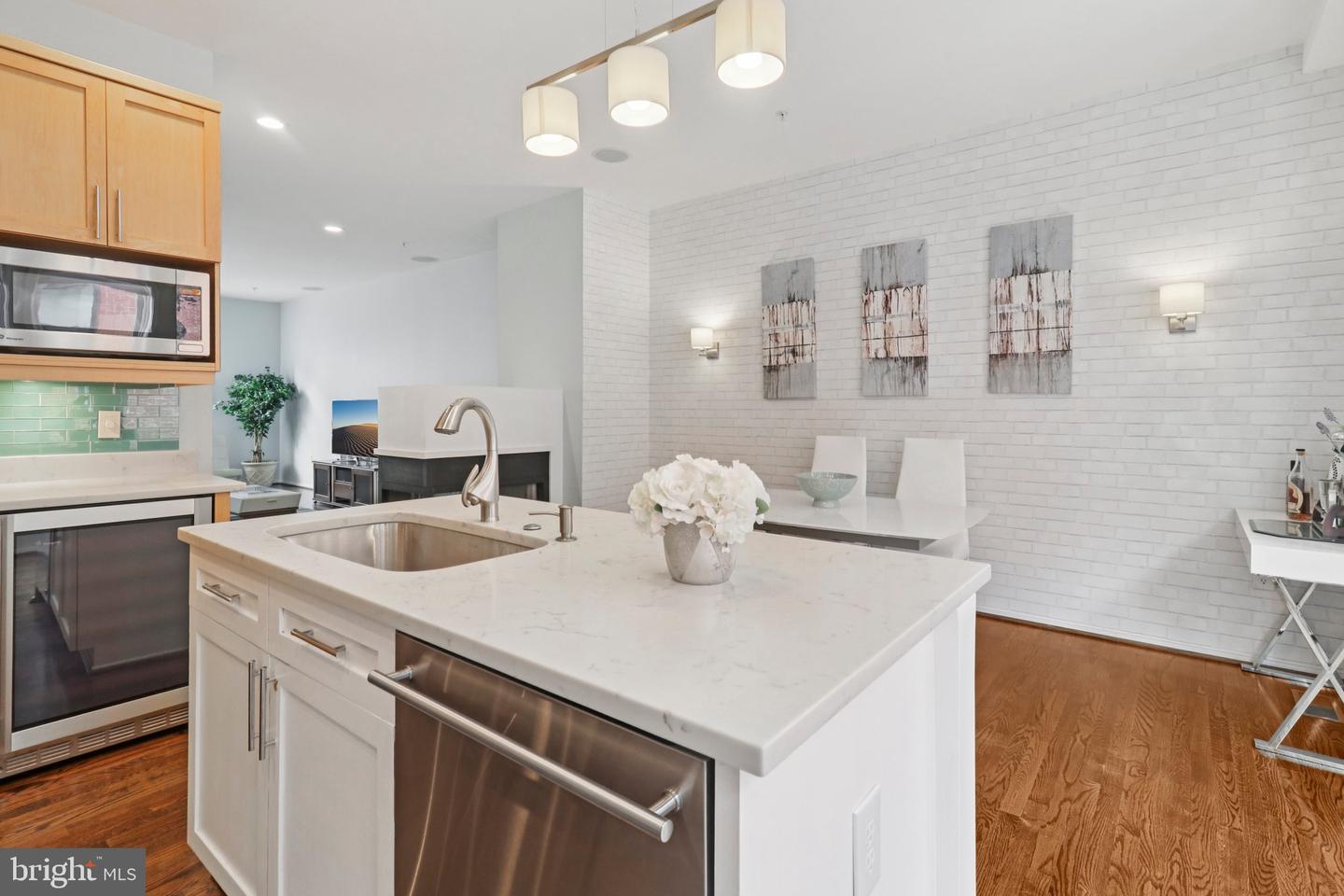 2076 N OAKLAND ST, ARLINGTON, Virginia 22207, 4 Bedrooms Bedrooms, 8 Rooms Rooms,3 BathroomsBathrooms,Residential,For sale,2076 N OAKLAND ST,VAAR2061504 MLS # VAAR2061504