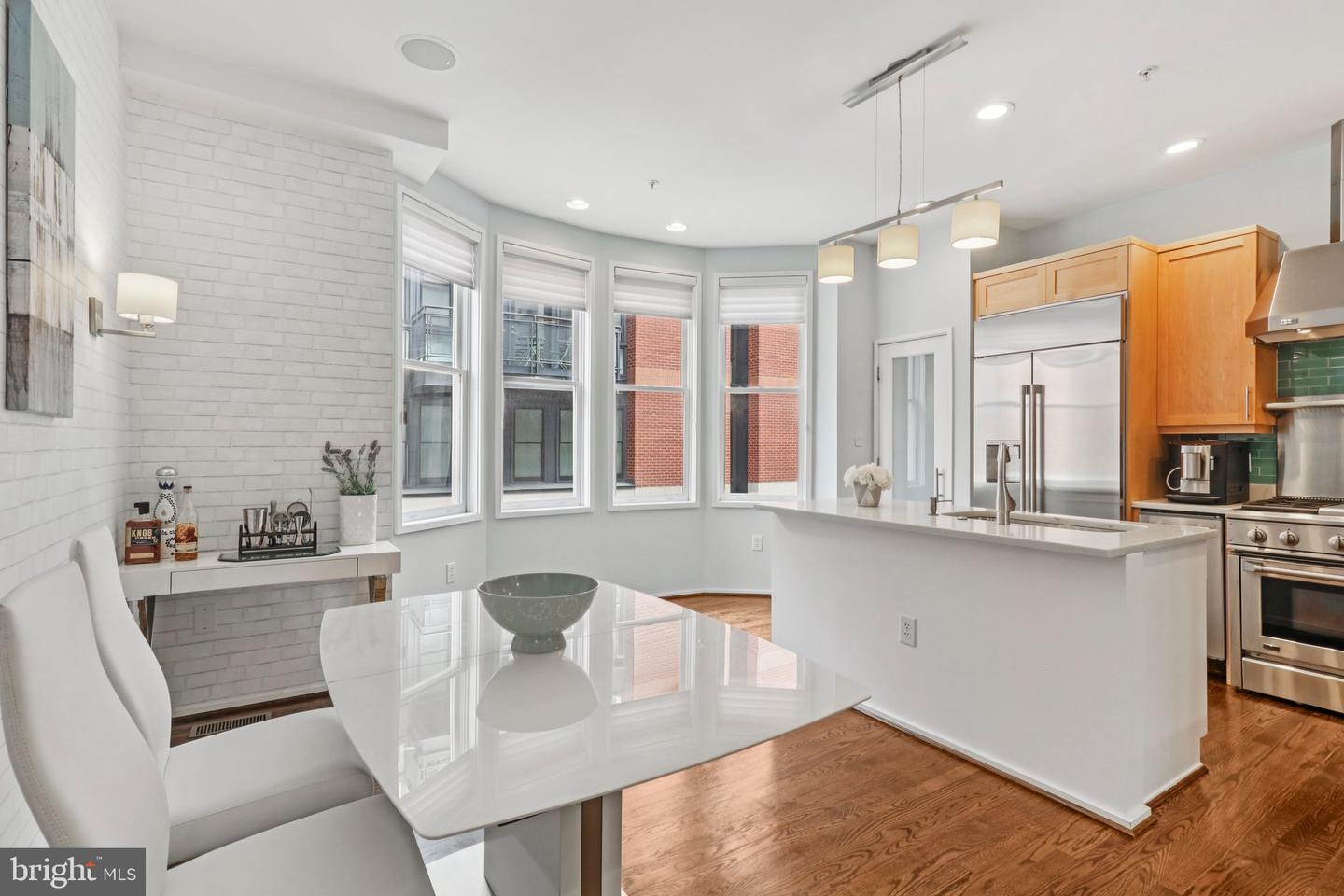 2076 N OAKLAND ST, ARLINGTON, Virginia 22207, 4 Bedrooms Bedrooms, 8 Rooms Rooms,3 BathroomsBathrooms,Residential,For sale,2076 N OAKLAND ST,VAAR2061504 MLS # VAAR2061504