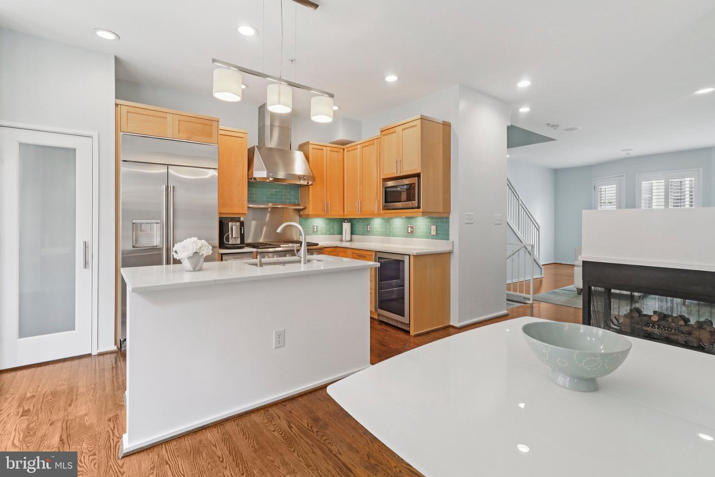 2076 N OAKLAND ST, ARLINGTON, Virginia 22207, 4 Bedrooms Bedrooms, 8 Rooms Rooms,3 BathroomsBathrooms,Residential,For sale,2076 N OAKLAND ST,VAAR2061504 MLS # VAAR2061504