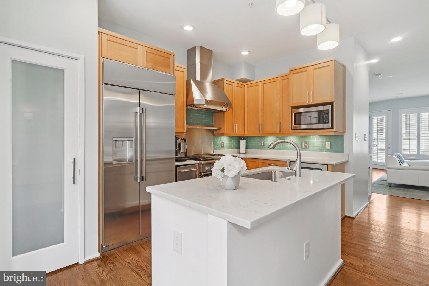2076 N OAKLAND ST, ARLINGTON, Virginia 22207, 4 Bedrooms Bedrooms, 8 Rooms Rooms,3 BathroomsBathrooms,Residential,For sale,2076 N OAKLAND ST,VAAR2061504 MLS # VAAR2061504