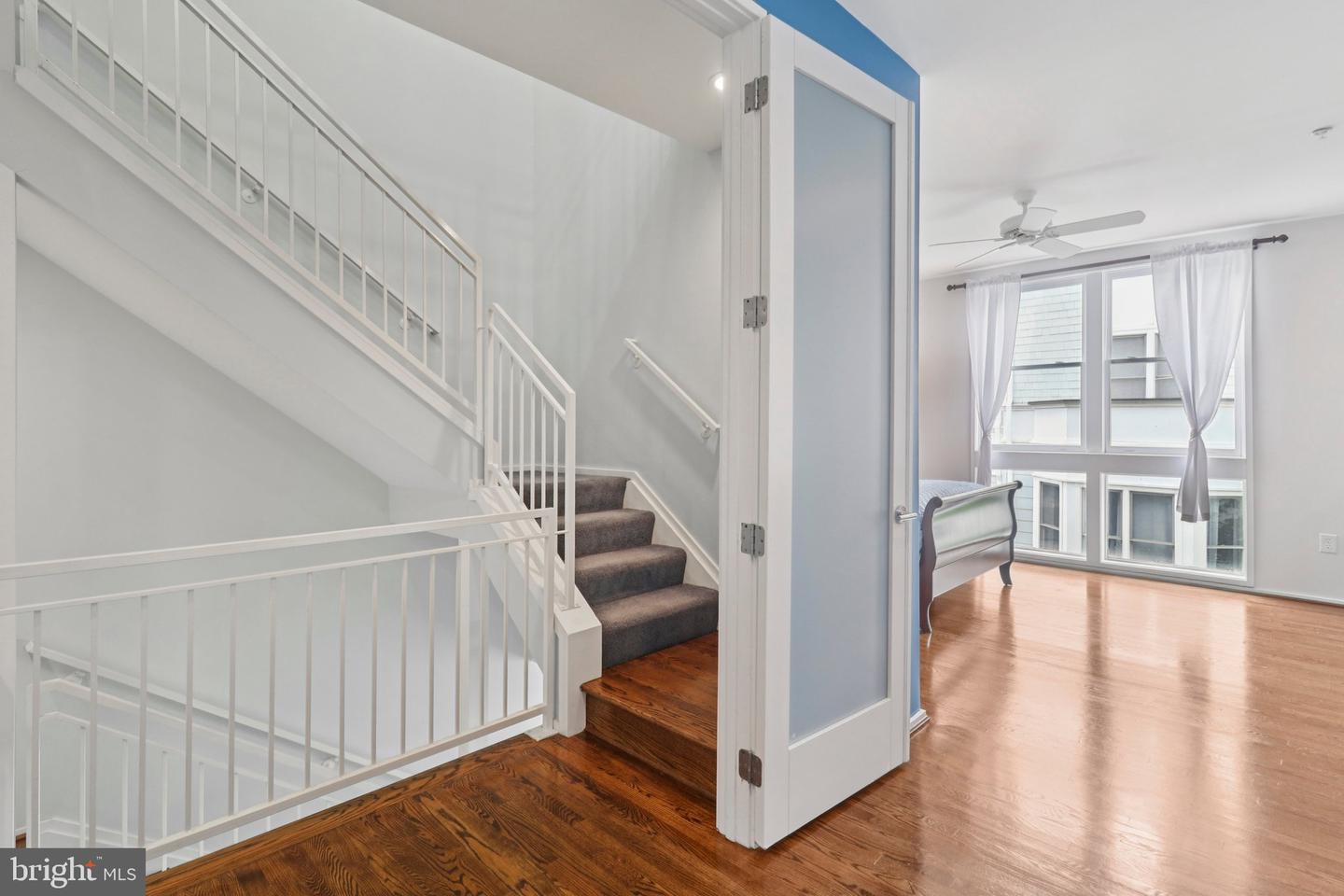 2076 N OAKLAND ST, ARLINGTON, Virginia 22207, 4 Bedrooms Bedrooms, 8 Rooms Rooms,3 BathroomsBathrooms,Residential,For sale,2076 N OAKLAND ST,VAAR2061504 MLS # VAAR2061504