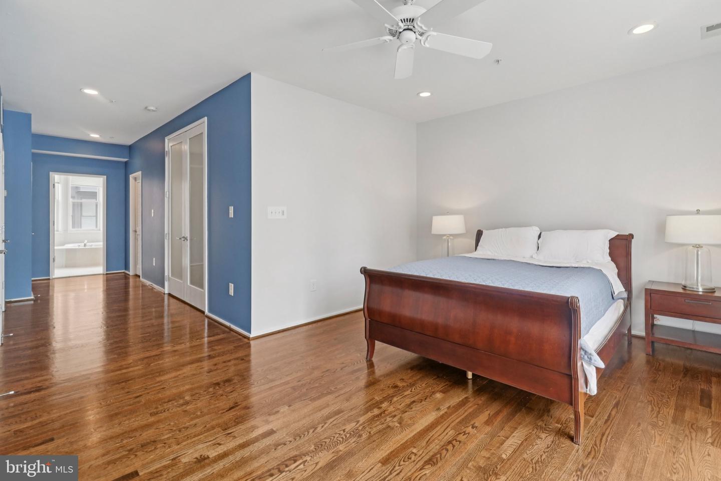 2076 N OAKLAND ST, ARLINGTON, Virginia 22207, 4 Bedrooms Bedrooms, 8 Rooms Rooms,3 BathroomsBathrooms,Residential,For sale,2076 N OAKLAND ST,VAAR2061504 MLS # VAAR2061504