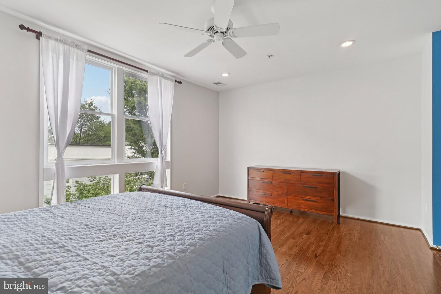 2076 N OAKLAND ST, ARLINGTON, Virginia 22207, 4 Bedrooms Bedrooms, 8 Rooms Rooms,3 BathroomsBathrooms,Residential,For sale,2076 N OAKLAND ST,VAAR2061504 MLS # VAAR2061504