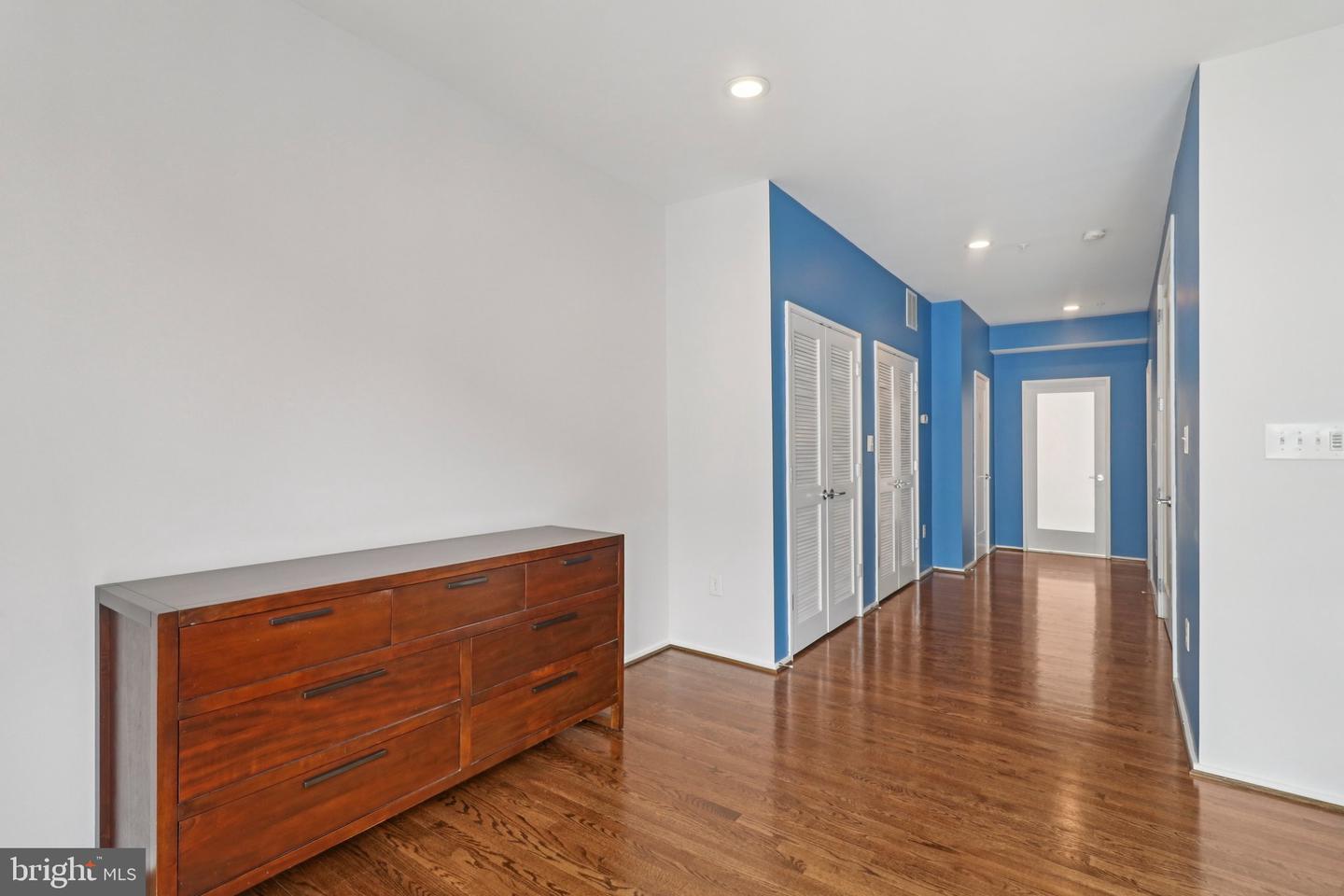 2076 N OAKLAND ST, ARLINGTON, Virginia 22207, 4 Bedrooms Bedrooms, 8 Rooms Rooms,3 BathroomsBathrooms,Residential,For sale,2076 N OAKLAND ST,VAAR2061504 MLS # VAAR2061504