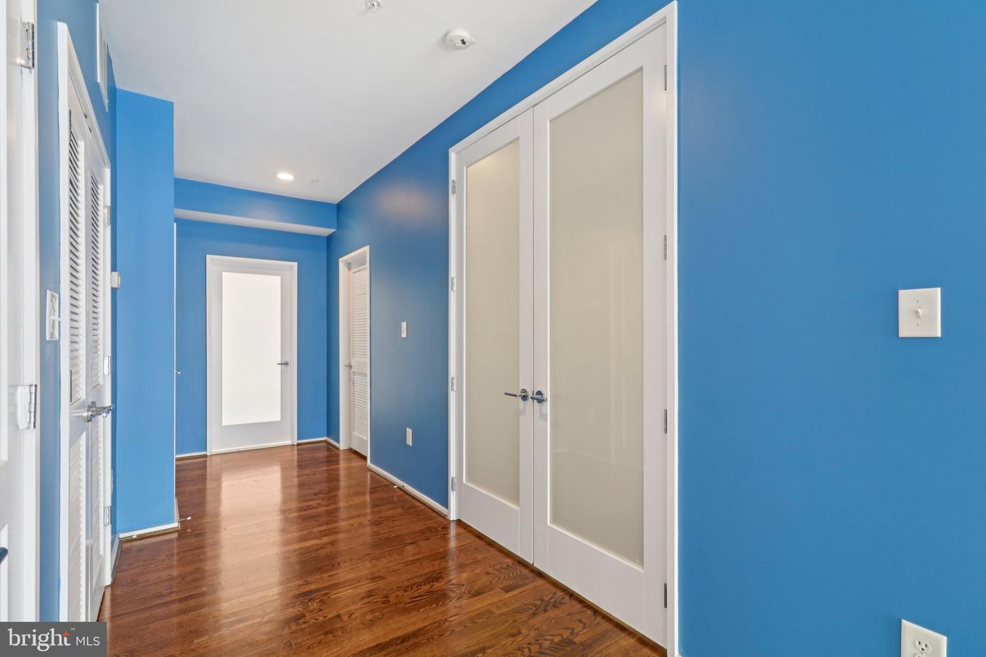2076 N OAKLAND ST, ARLINGTON, Virginia 22207, 4 Bedrooms Bedrooms, 8 Rooms Rooms,3 BathroomsBathrooms,Residential,For sale,2076 N OAKLAND ST,VAAR2061504 MLS # VAAR2061504