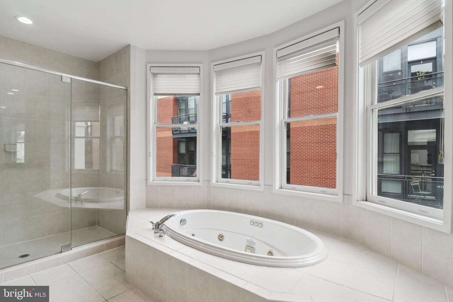 2076 N OAKLAND ST, ARLINGTON, Virginia 22207, 4 Bedrooms Bedrooms, 8 Rooms Rooms,3 BathroomsBathrooms,Residential,For sale,2076 N OAKLAND ST,VAAR2061504 MLS # VAAR2061504