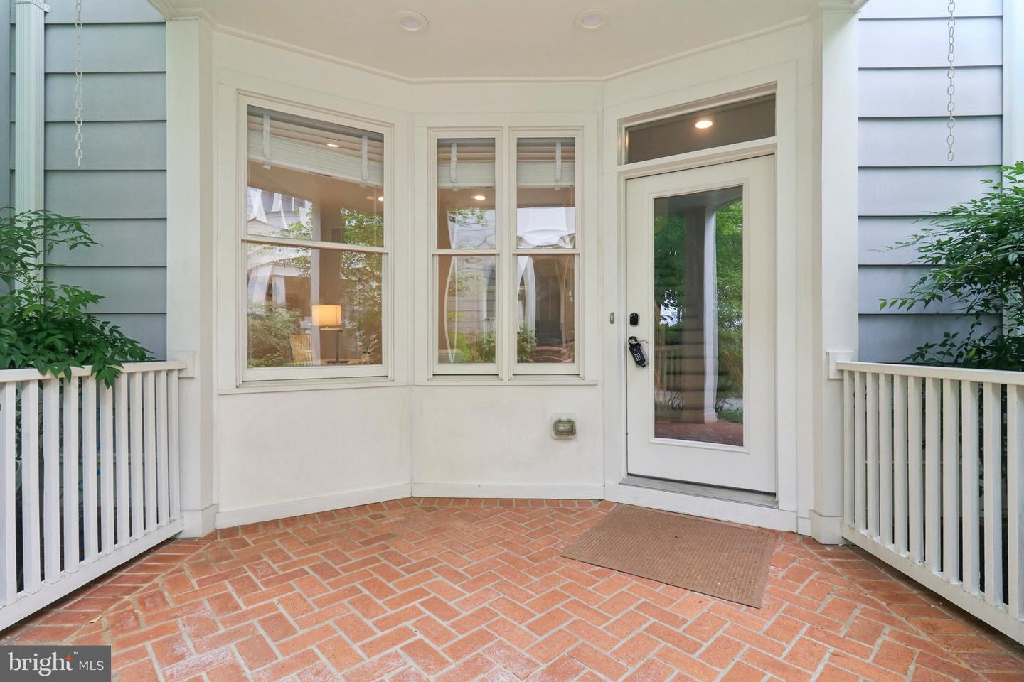 2076 N OAKLAND ST, ARLINGTON, Virginia 22207, 4 Bedrooms Bedrooms, 8 Rooms Rooms,3 BathroomsBathrooms,Residential,For sale,2076 N OAKLAND ST,VAAR2061504 MLS # VAAR2061504