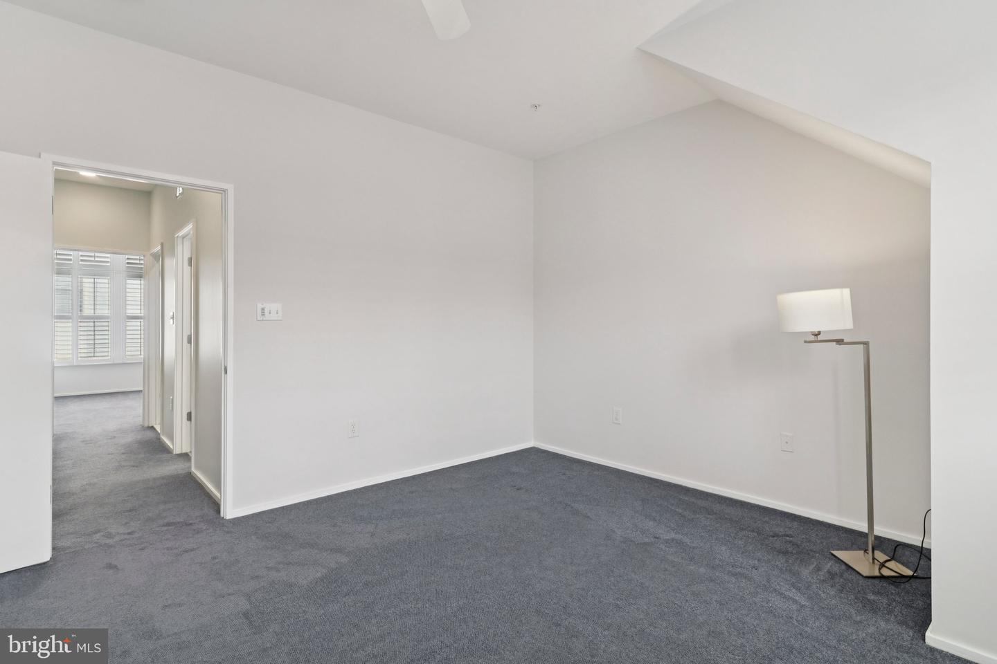 2076 N OAKLAND ST, ARLINGTON, Virginia 22207, 4 Bedrooms Bedrooms, 8 Rooms Rooms,3 BathroomsBathrooms,Residential,For sale,2076 N OAKLAND ST,VAAR2061504 MLS # VAAR2061504