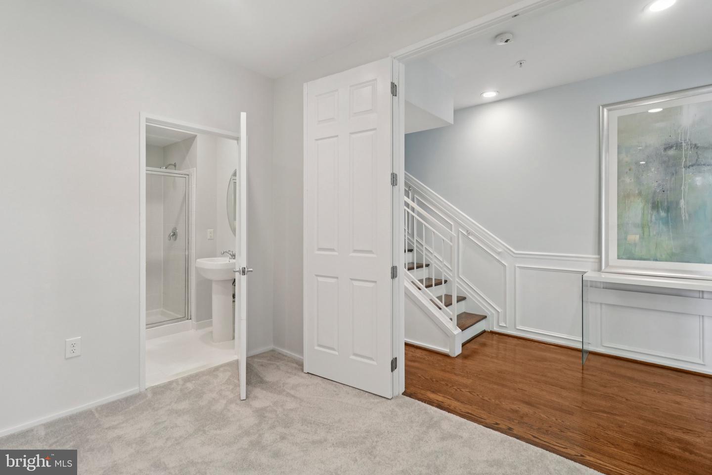 2076 N OAKLAND ST, ARLINGTON, Virginia 22207, 4 Bedrooms Bedrooms, 8 Rooms Rooms,3 BathroomsBathrooms,Residential,For sale,2076 N OAKLAND ST,VAAR2061504 MLS # VAAR2061504