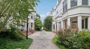 2076 N OAKLAND ST, ARLINGTON, Virginia 22207, 4 Bedrooms Bedrooms, 8 Rooms Rooms,3 BathroomsBathrooms,Residential,For sale,2076 N OAKLAND ST,VAAR2061504 MLS # VAAR2061504