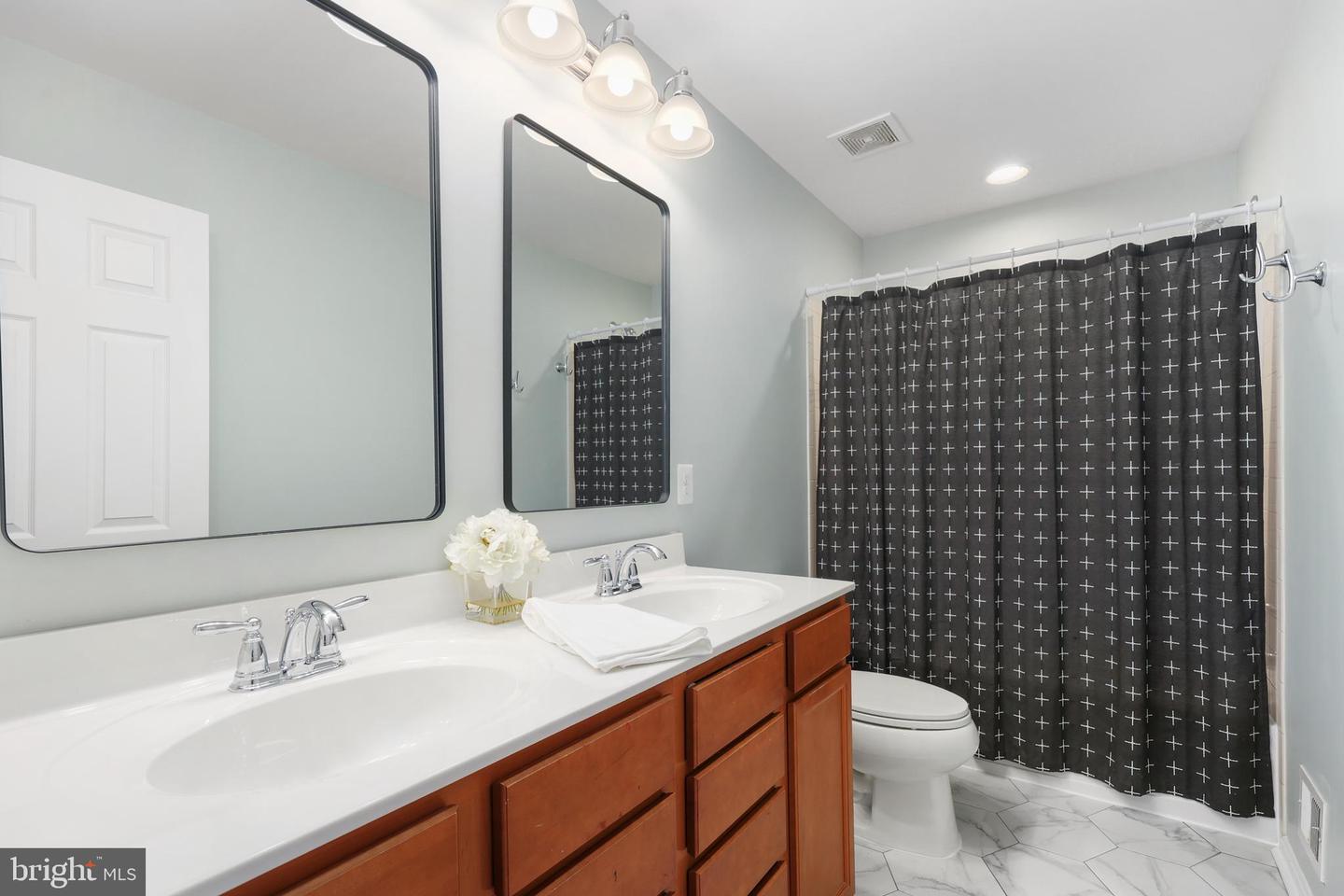 35550 SAINT JAMES, ROUND HILL, Virginia 20141, 5 Bedrooms Bedrooms, ,3 BathroomsBathrooms,Residential,For sale,35550 SAINT JAMES,VALO2103316 MLS # VALO2103316
