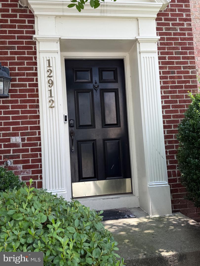 12912 LEATHERWOOD LN, WOODBRIDGE, Virginia 22192, 3 Bedrooms Bedrooms, 9 Rooms Rooms,2 BathroomsBathrooms,Residential,For sale,12912 LEATHERWOOD LN,VAPW2100342 MLS # VAPW2100342