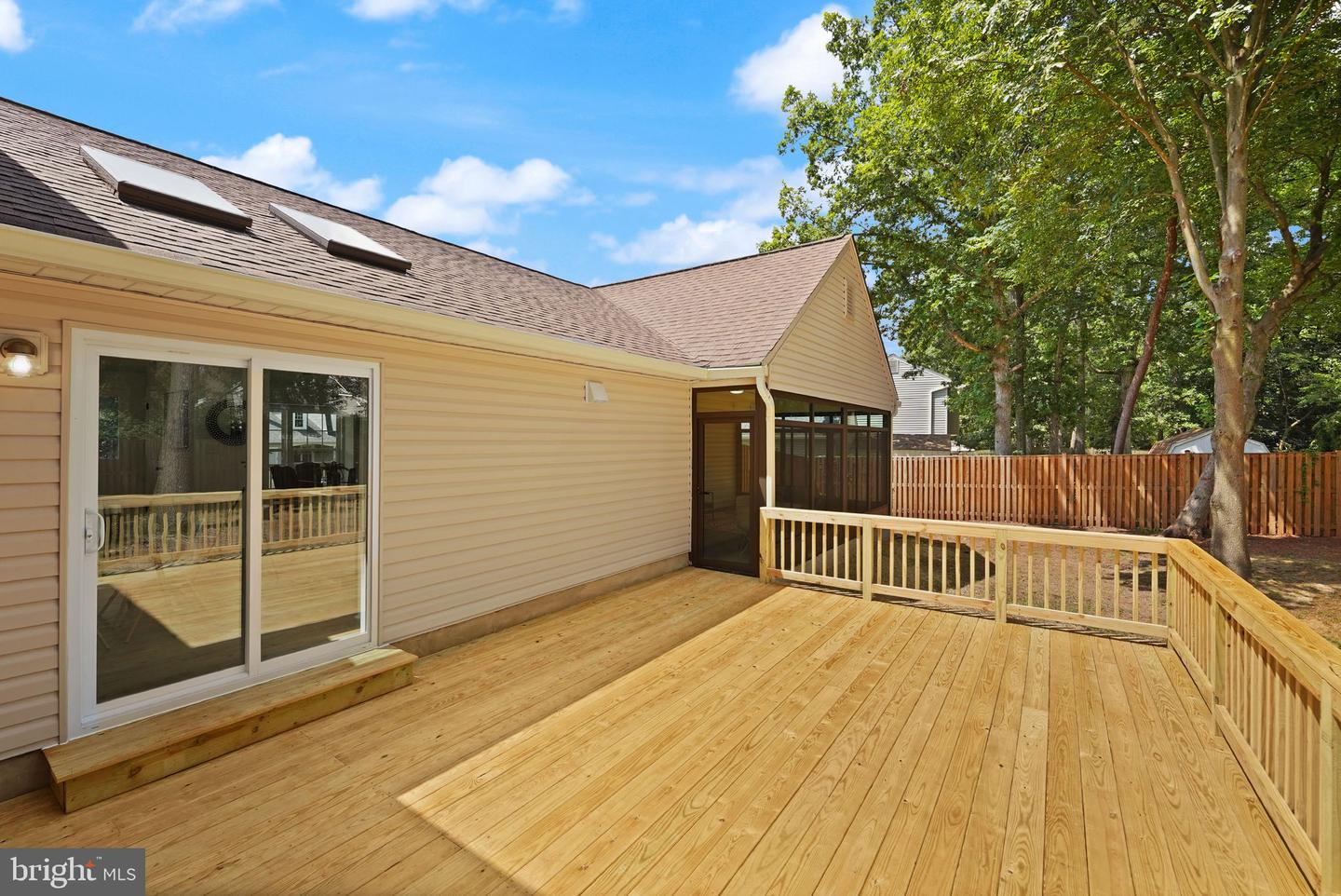 141 SENECA RIDGE DR, STERLING, Virginia 20164, 4 Bedrooms Bedrooms, ,3 BathroomsBathrooms,Residential,For sale,141 SENECA RIDGE DR,VALO2103486 MLS # VALO2103486