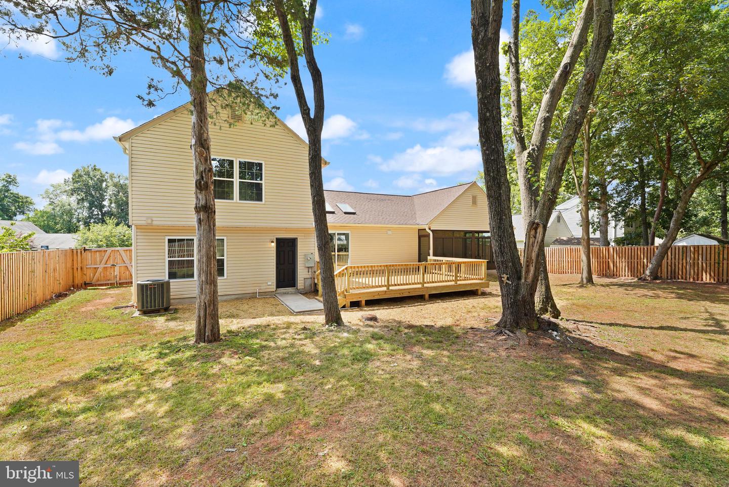 141 SENECA RIDGE DR, STERLING, Virginia 20164, 4 Bedrooms Bedrooms, ,3 BathroomsBathrooms,Residential,For sale,141 SENECA RIDGE DR,VALO2103486 MLS # VALO2103486