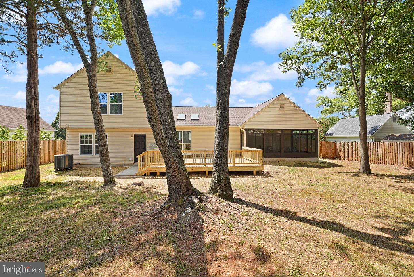 141 SENECA RIDGE DR, STERLING, Virginia 20164, 4 Bedrooms Bedrooms, ,3 BathroomsBathrooms,Residential,For sale,141 SENECA RIDGE DR,VALO2103486 MLS # VALO2103486