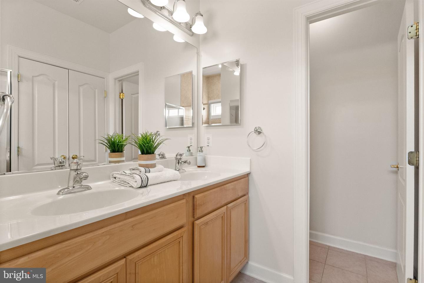 11823 WHITWORTH CANNON LN, BRISTOW, Virginia 20136, 4 Bedrooms Bedrooms, ,3 BathroomsBathrooms,Residential,For sale,11823 WHITWORTH CANNON LN,VAPW2100386 MLS # VAPW2100386