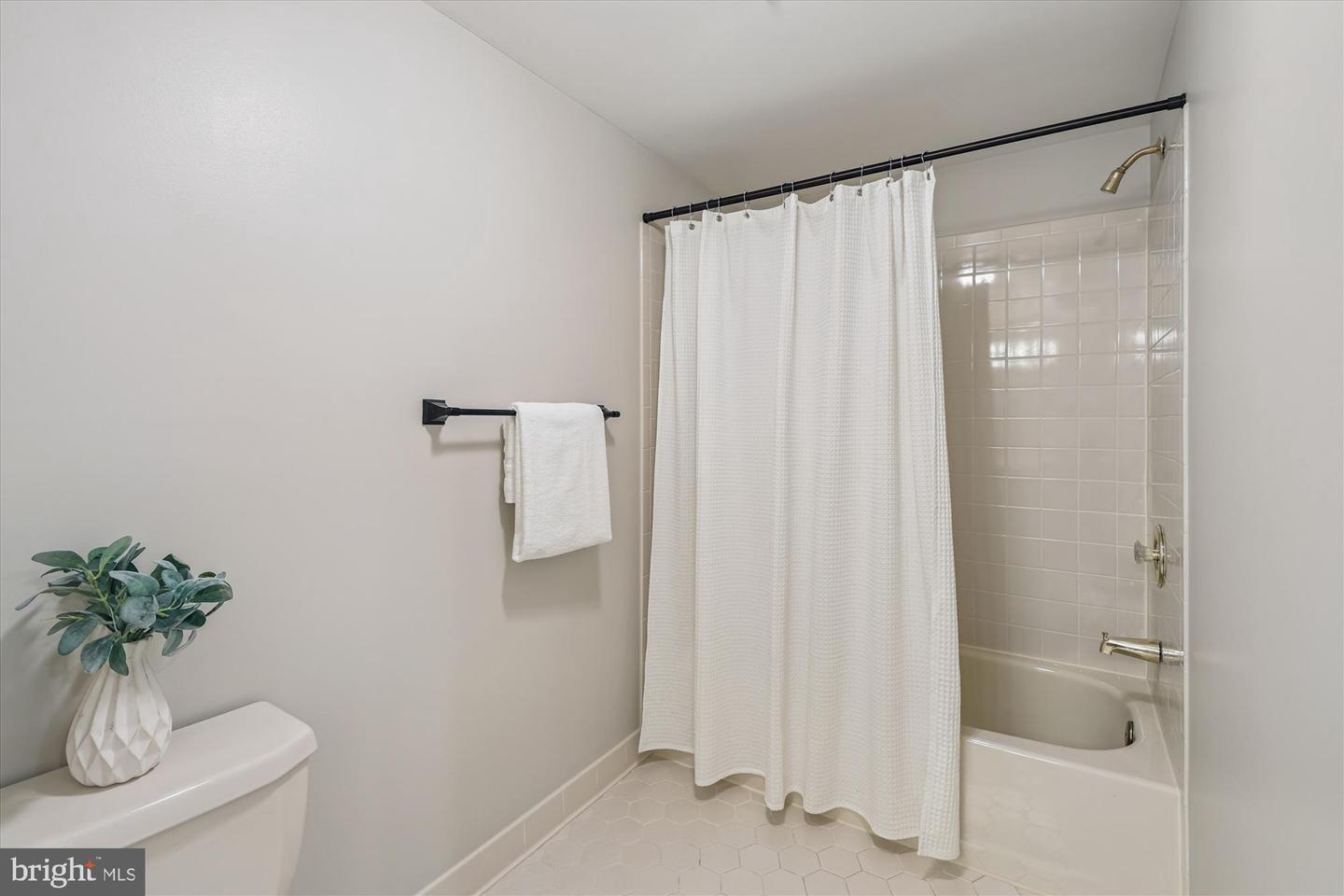 12178 BRECKNOCK ST, OAKTON, Virginia 22124, 4 Bedrooms Bedrooms, ,5 BathroomsBathrooms,Residential,For sale,12178 BRECKNOCK ST,VAFX2258574 MLS # VAFX2258574