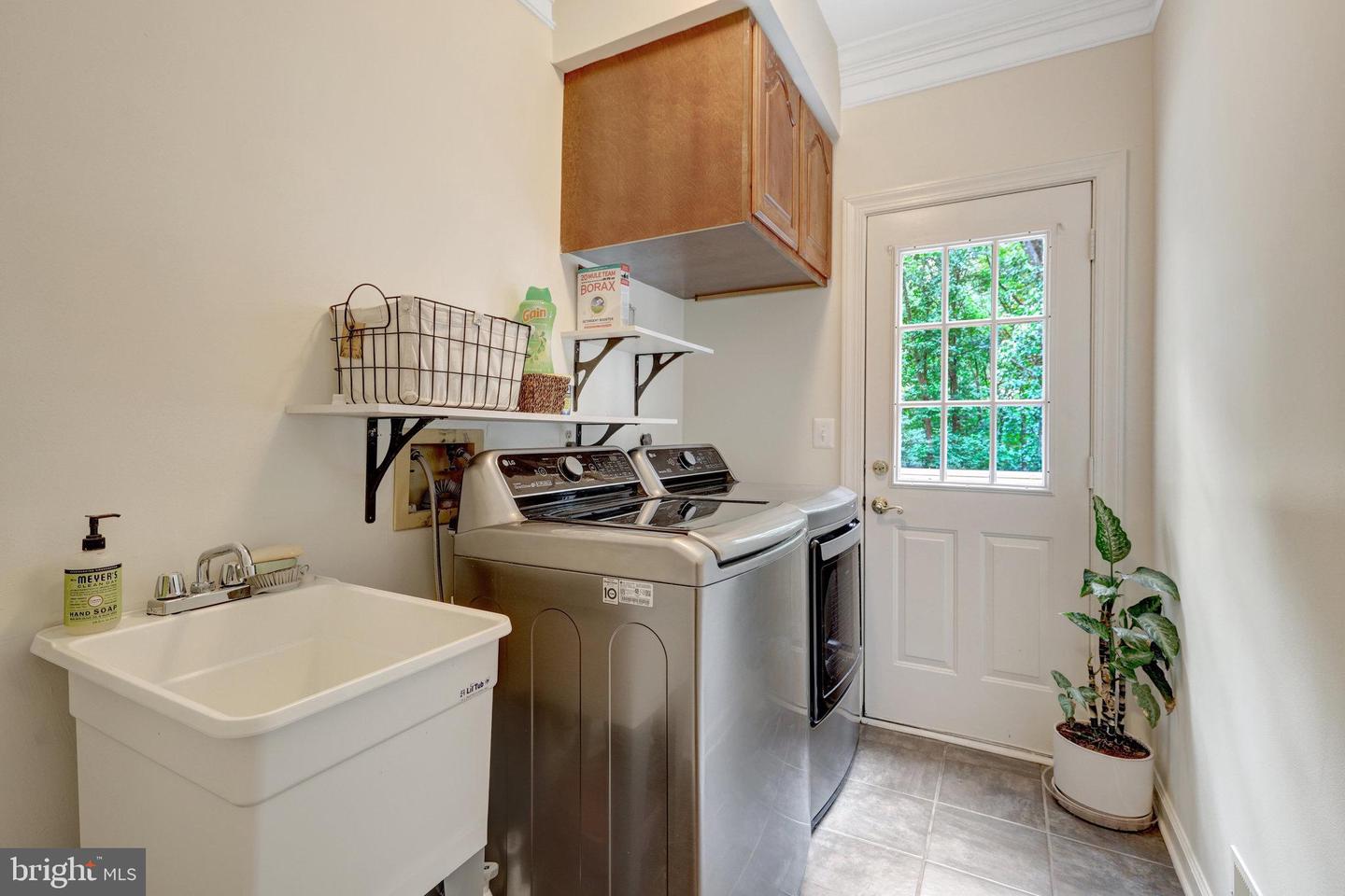 11412 GREEN MOOR, OAKTON, Virginia 22124, 4 Bedrooms Bedrooms, 15 Rooms Rooms,4 BathroomsBathrooms,Residential,For sale,11412 GREEN MOOR,VAFX2258676 MLS # VAFX2258676