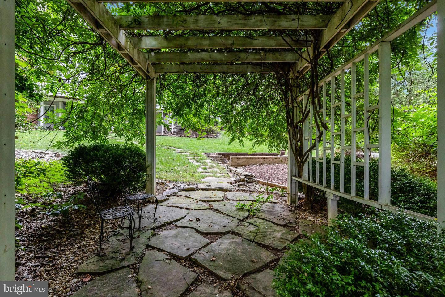 11412 GREEN MOOR, OAKTON, Virginia 22124, 4 Bedrooms Bedrooms, 15 Rooms Rooms,4 BathroomsBathrooms,Residential,For sale,11412 GREEN MOOR,VAFX2258676 MLS # VAFX2258676