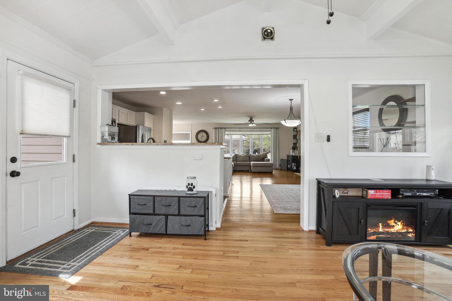 8305 FORT HUNT RD, ALEXANDRIA, Virginia 22308, 4 Bedrooms Bedrooms, ,3 BathroomsBathrooms,Residential,For sale,8305 FORT HUNT RD,VAFX2258700 MLS # VAFX2258700