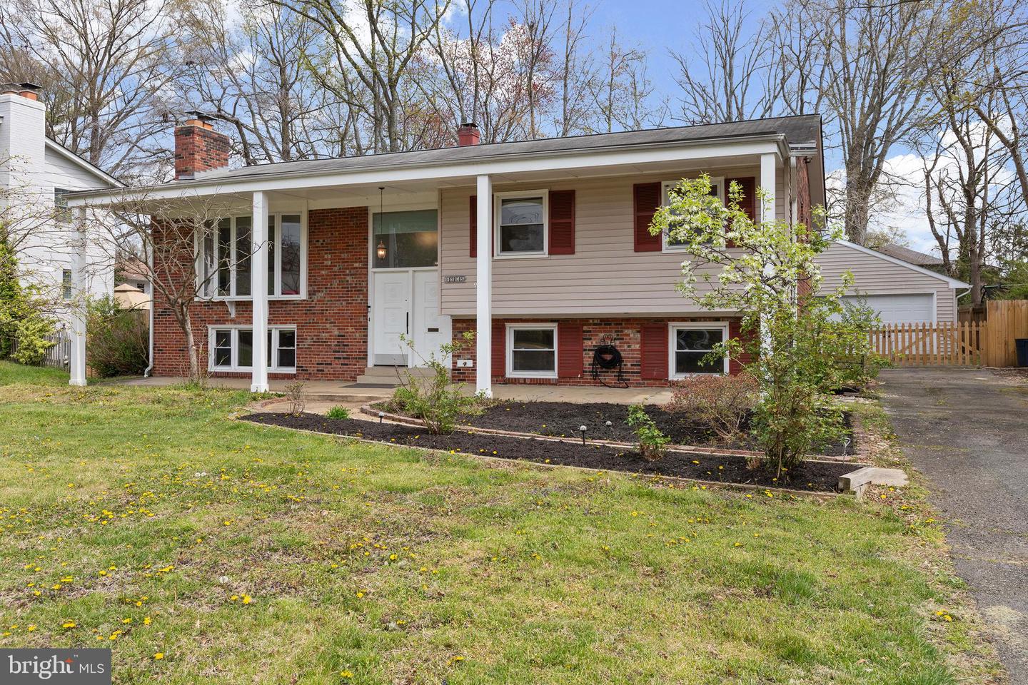 8305 FORT HUNT RD, ALEXANDRIA, Virginia 22308, 4 Bedrooms Bedrooms, ,3 BathroomsBathrooms,Residential,For sale,8305 FORT HUNT RD,VAFX2258700 MLS # VAFX2258700