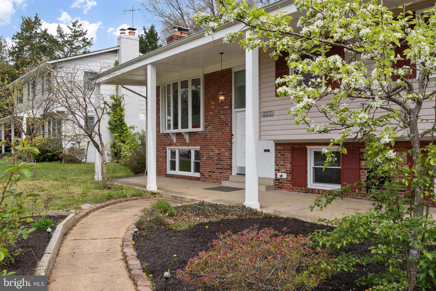8305 FORT HUNT RD, ALEXANDRIA, Virginia 22308, 4 Bedrooms Bedrooms, ,3 BathroomsBathrooms,Residential,For sale,8305 FORT HUNT RD,VAFX2258700 MLS # VAFX2258700