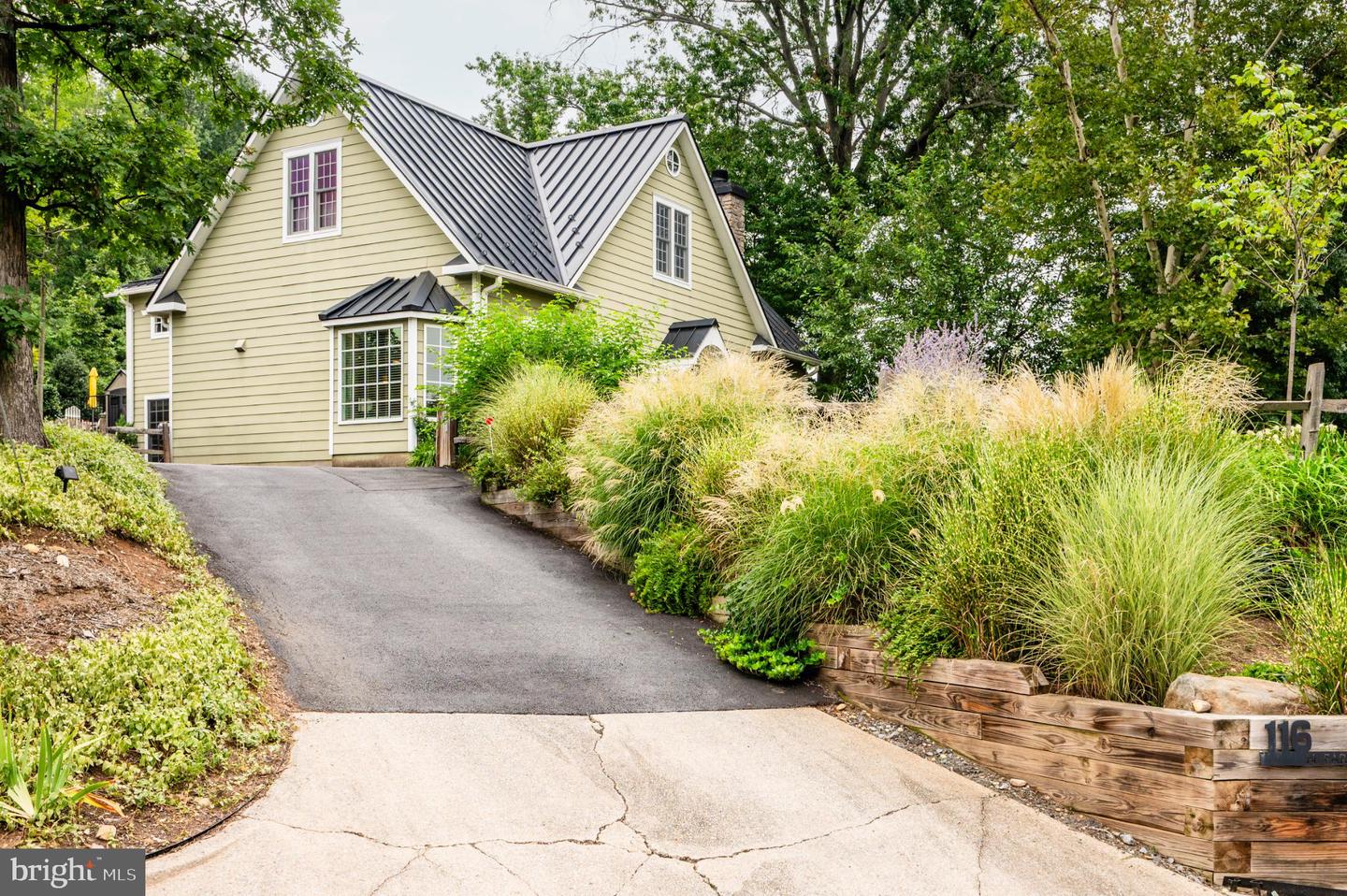 116 N EARLEY ST, ALEXANDRIA, Virginia 22304, 4 Bedrooms Bedrooms, 14 Rooms Rooms,3 BathroomsBathrooms,Residential,For sale,116 N EARLEY ST,VAAX2048096 MLS # VAAX2048096
