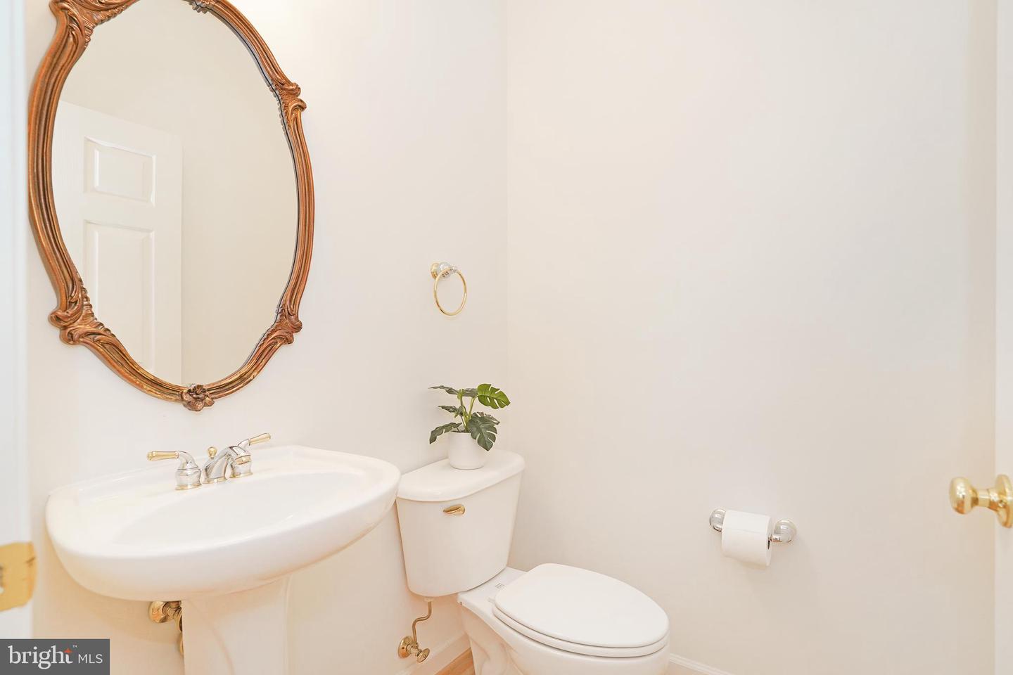 12451 ROSE PATH CIR, FAIRFAX, Virginia 22033, 3 Bedrooms Bedrooms, ,2 BathroomsBathrooms,Residential,For sale,12451 ROSE PATH CIR,VAFX2258894 MLS # VAFX2258894