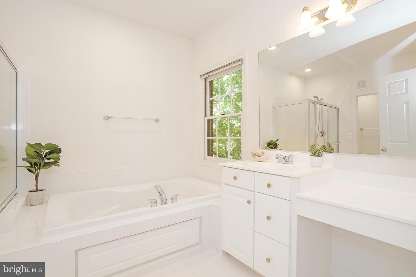 12451 ROSE PATH CIR, FAIRFAX, Virginia 22033, 3 Bedrooms Bedrooms, ,2 BathroomsBathrooms,Residential,For sale,12451 ROSE PATH CIR,VAFX2258894 MLS # VAFX2258894