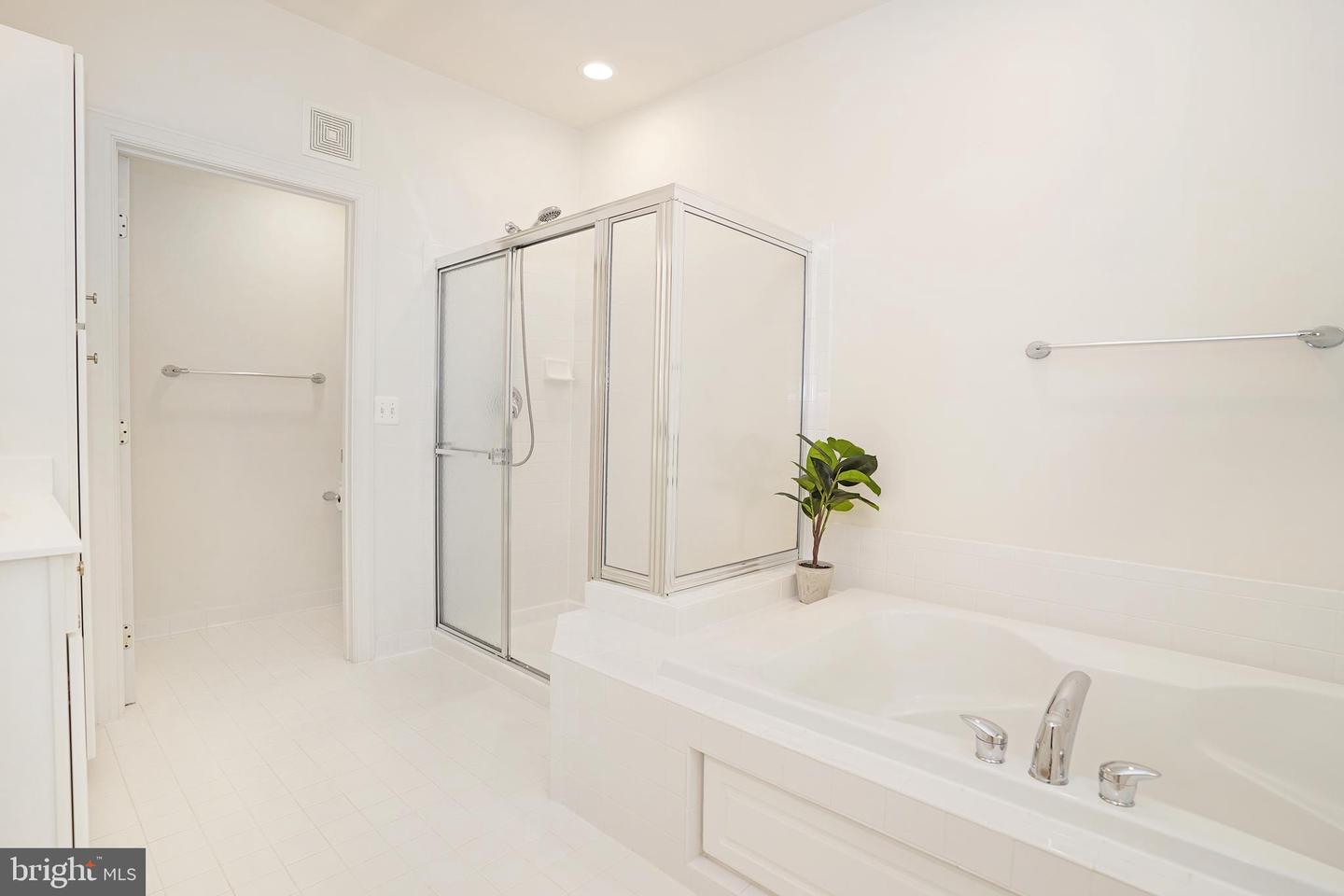 12451 ROSE PATH CIR, FAIRFAX, Virginia 22033, 3 Bedrooms Bedrooms, ,2 BathroomsBathrooms,Residential,For sale,12451 ROSE PATH CIR,VAFX2258894 MLS # VAFX2258894