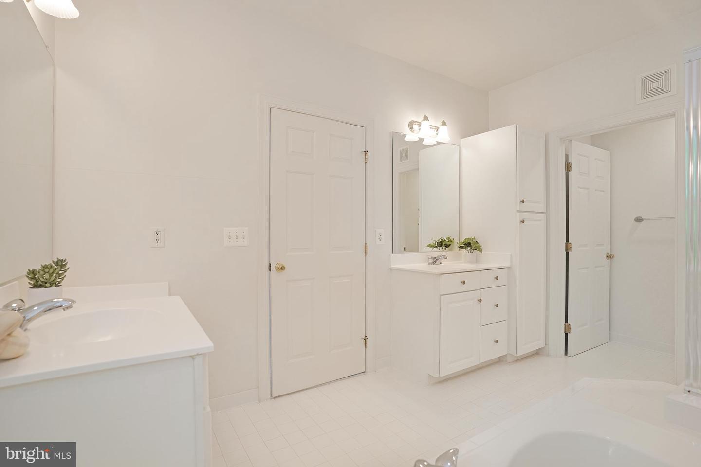 12451 ROSE PATH CIR, FAIRFAX, Virginia 22033, 3 Bedrooms Bedrooms, ,2 BathroomsBathrooms,Residential,For sale,12451 ROSE PATH CIR,VAFX2258894 MLS # VAFX2258894