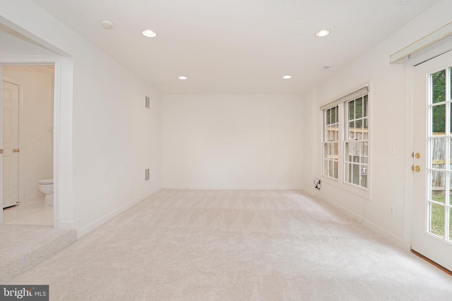 12451 ROSE PATH CIR, FAIRFAX, Virginia 22033, 3 Bedrooms Bedrooms, ,2 BathroomsBathrooms,Residential,For sale,12451 ROSE PATH CIR,VAFX2258894 MLS # VAFX2258894