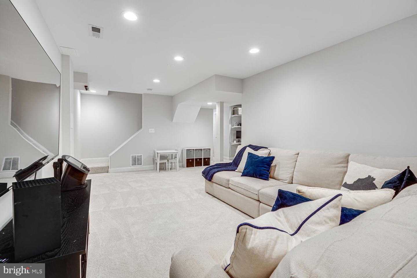 2091 COBBLESTONE LN, RESTON, Virginia 20191, 4 Bedrooms Bedrooms, ,3 BathroomsBathrooms,Residential,For sale,2091 COBBLESTONE LN,VAFX2258896 MLS # VAFX2258896