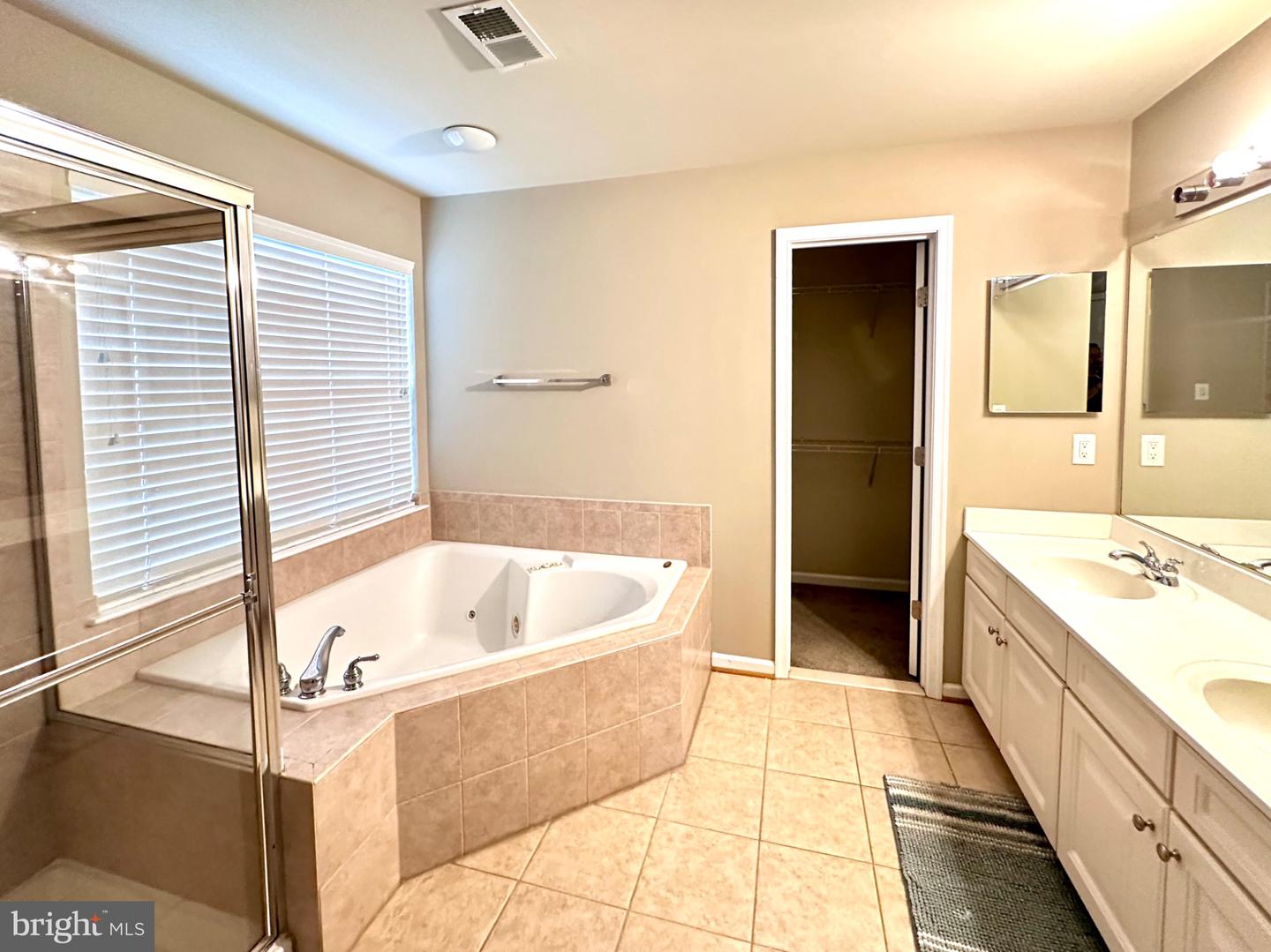 13103 BIGLEAF MAPLE CT, GAINESVILLE, Virginia 20155, 5 Bedrooms Bedrooms, 20 Rooms Rooms,3 BathroomsBathrooms,Residential,For sale,13103 BIGLEAF MAPLE CT,VAPW2100534 MLS # VAPW2100534