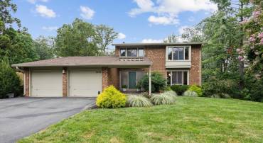 1416 WOLFTRAP RUN RD, VIENNA, Virginia 22182, 4 Bedrooms Bedrooms, 14 Rooms Rooms,3 BathroomsBathrooms,Residential,For sale,1416 WOLFTRAP RUN RD,VAFX2258970 MLS # VAFX2258970