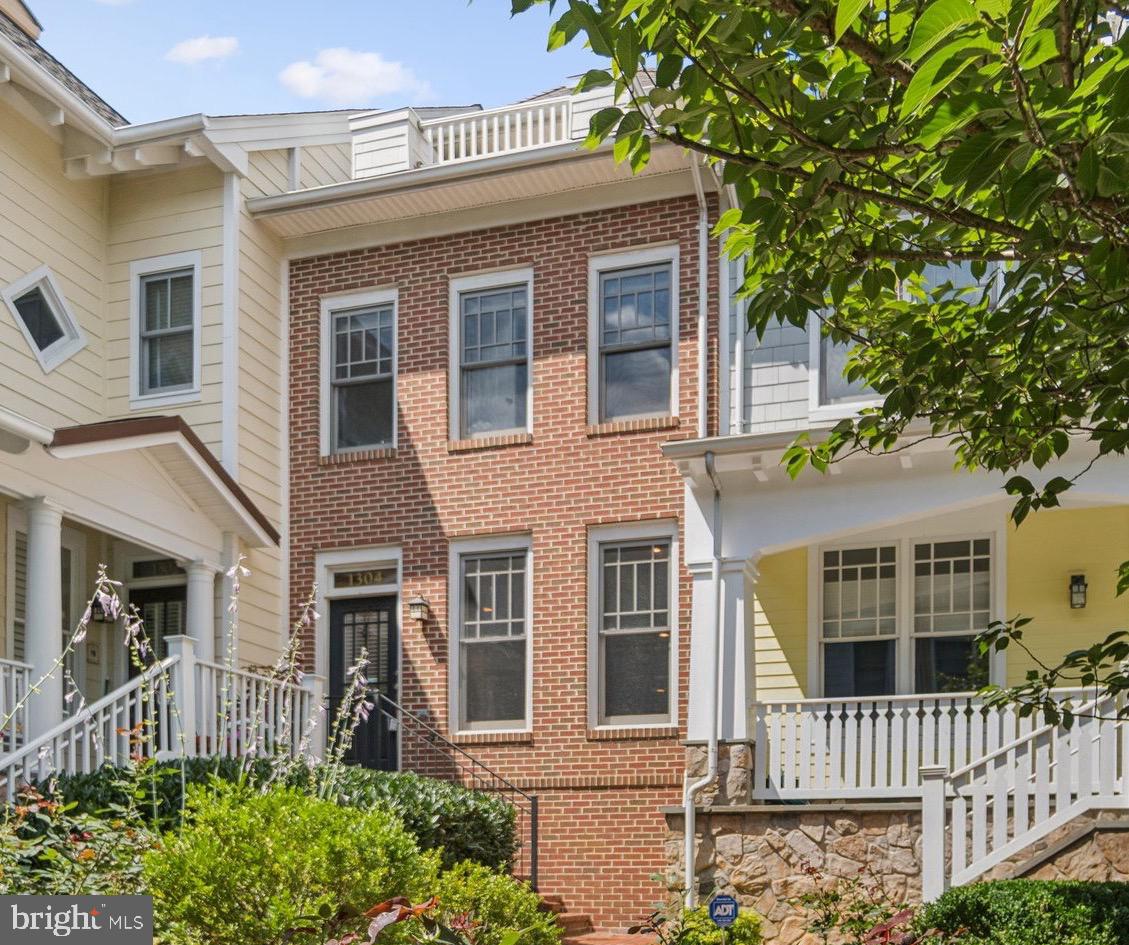 1304 N DANVILLE ST, ARLINGTON, Virginia 22201, 3 Bedrooms Bedrooms, ,2 BathroomsBathrooms,Residential,For sale,1304 N DANVILLE ST,VAAR2061816 MLS # VAAR2061816