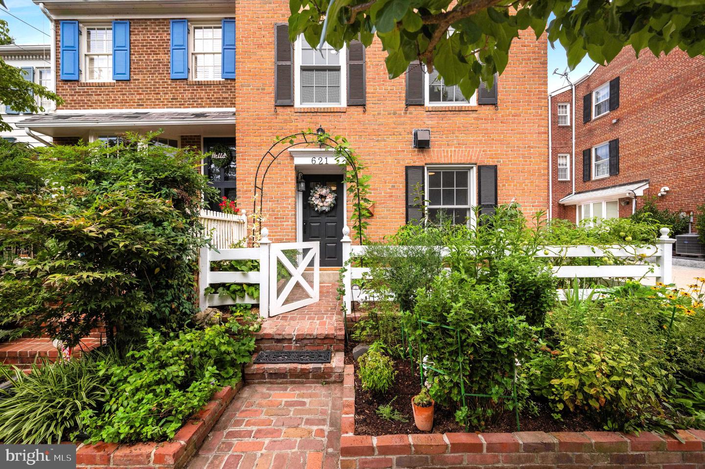 621 S SAINT ASAPH ST, ALEXANDRIA, Virginia 22314, 4 Bedrooms Bedrooms, ,2 BathroomsBathrooms,Residential,For sale,621 S SAINT ASAPH ST,VAAX2048238 MLS # VAAX2048238