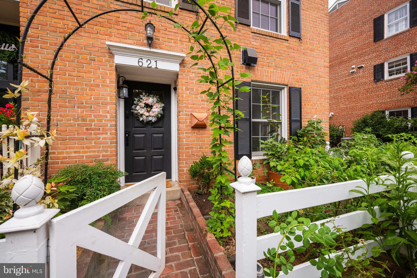 621 S SAINT ASAPH ST, ALEXANDRIA, Virginia 22314, 4 Bedrooms Bedrooms, ,2 BathroomsBathrooms,Residential,For sale,621 S SAINT ASAPH ST,VAAX2048238 MLS # VAAX2048238