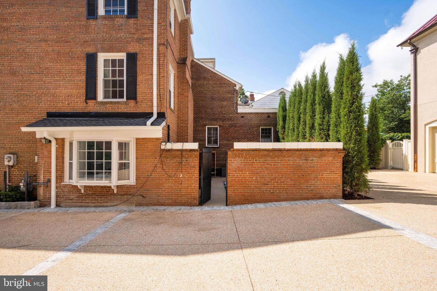 621 S SAINT ASAPH ST, ALEXANDRIA, Virginia 22314, 4 Bedrooms Bedrooms, ,2 BathroomsBathrooms,Residential,For sale,621 S SAINT ASAPH ST,VAAX2048238 MLS # VAAX2048238