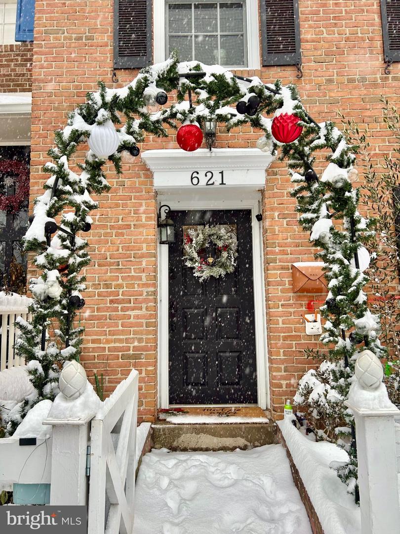 621 S SAINT ASAPH ST, ALEXANDRIA, Virginia 22314, 4 Bedrooms Bedrooms, ,2 BathroomsBathrooms,Residential,For sale,621 S SAINT ASAPH ST,VAAX2048238 MLS # VAAX2048238