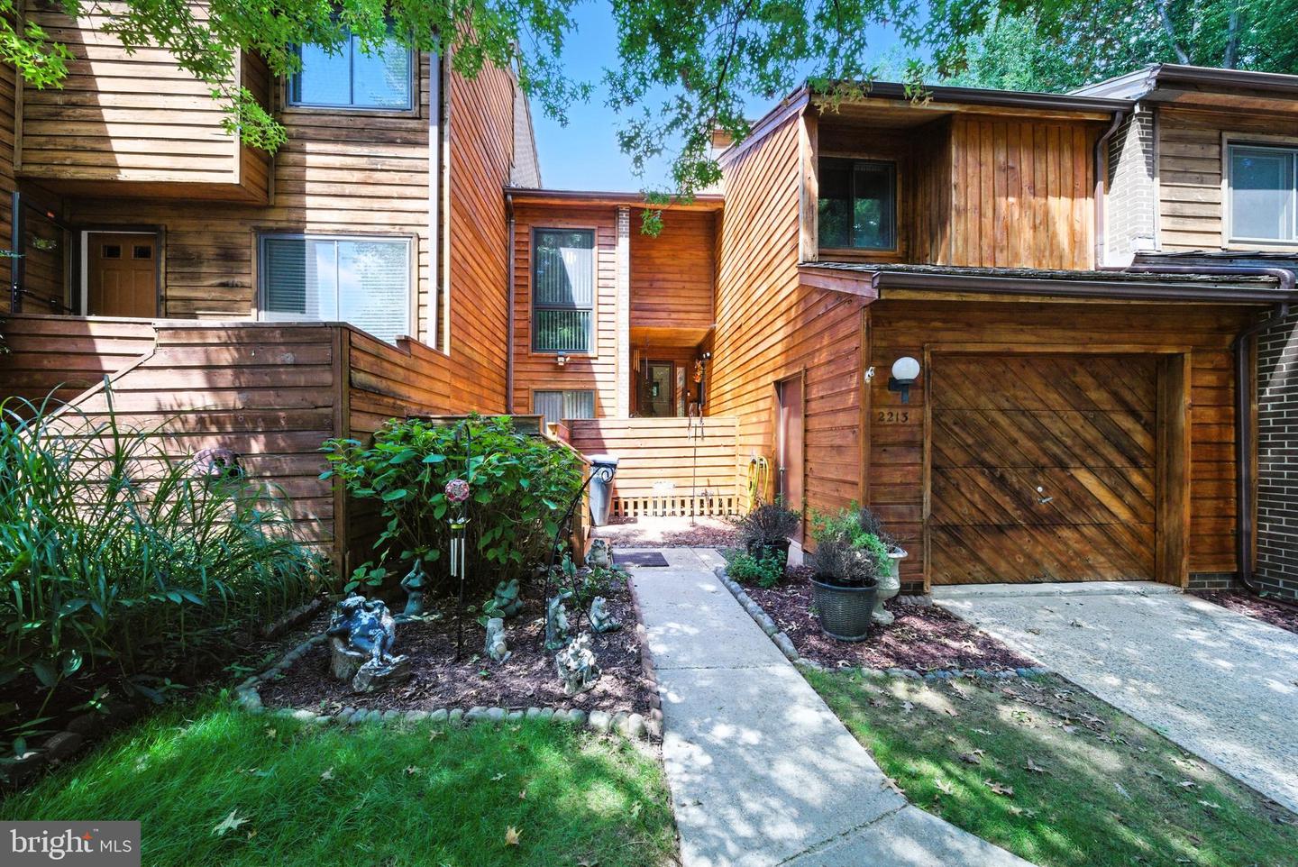 2213 CEDAR COVE CT, RESTON, Virginia 20191, 3 Bedrooms Bedrooms, ,2 BathroomsBathrooms,Residential,For sale,2213 CEDAR COVE CT,VAFX2259538 MLS # VAFX2259538