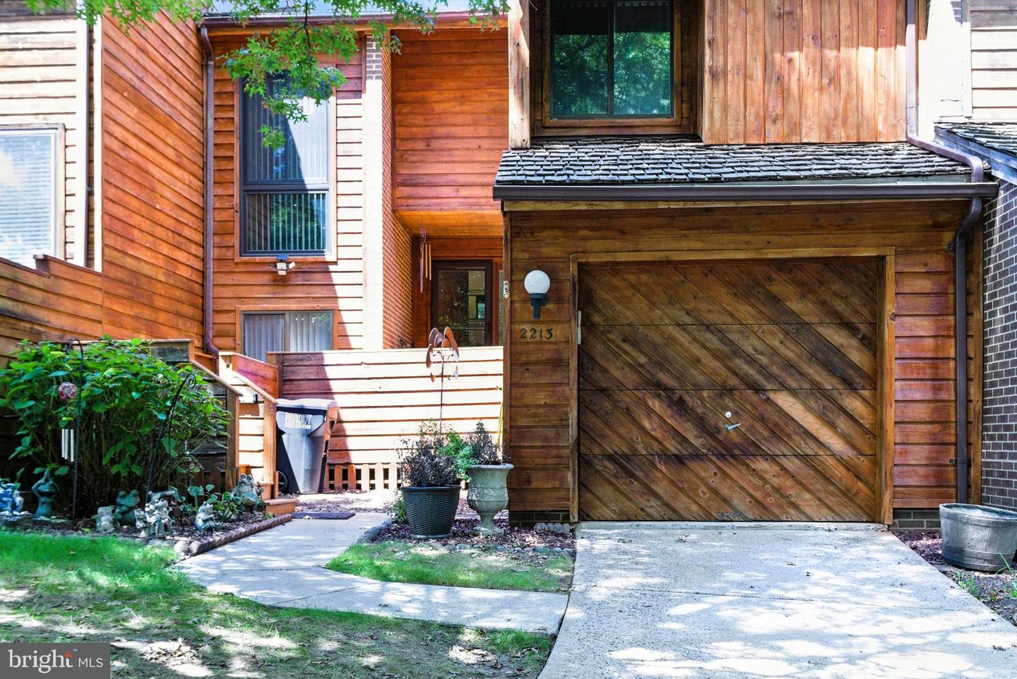2213 CEDAR COVE CT, RESTON, Virginia 20191, 3 Bedrooms Bedrooms, ,2 BathroomsBathrooms,Residential,For sale,2213 CEDAR COVE CT,VAFX2259538 MLS # VAFX2259538