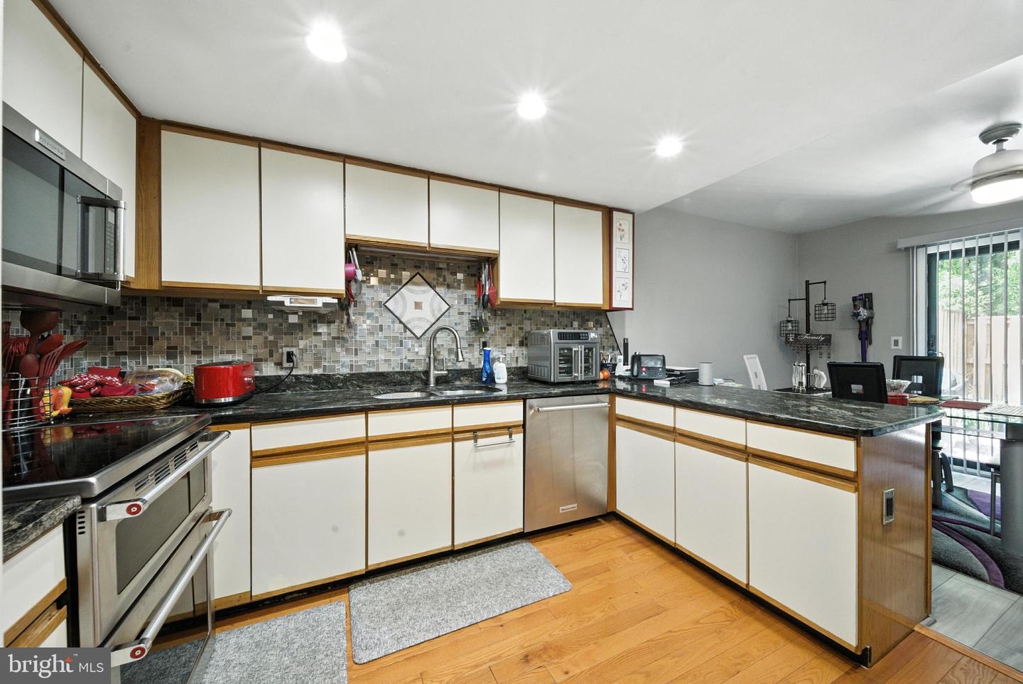 2213 CEDAR COVE CT, RESTON, Virginia 20191, 3 Bedrooms Bedrooms, ,2 BathroomsBathrooms,Residential,For sale,2213 CEDAR COVE CT,VAFX2259538 MLS # VAFX2259538
