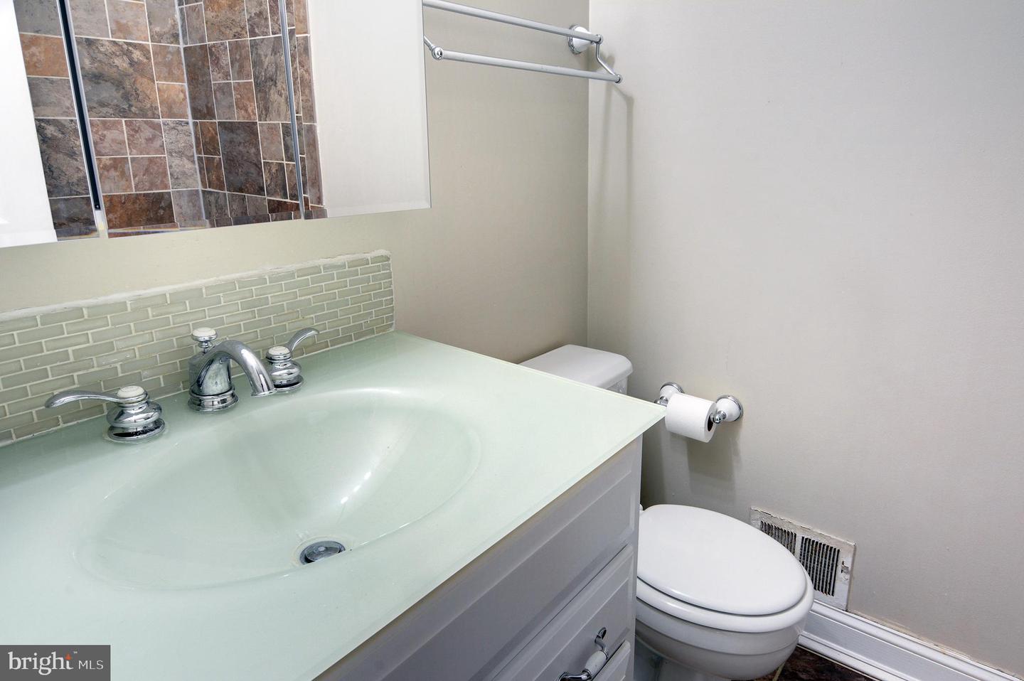 5155 WOODFIELD DR, CENTREVILLE, Virginia 20120, 3 Bedrooms Bedrooms, ,2 BathroomsBathrooms,Residential,For sale,5155 WOODFIELD DR,VAFX2259572 MLS # VAFX2259572