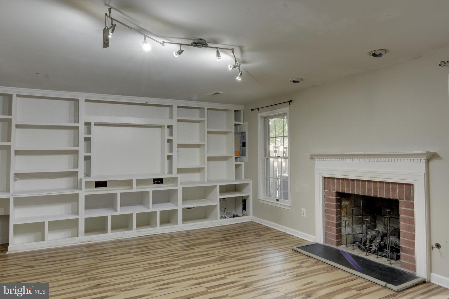 5155 WOODFIELD DR, CENTREVILLE, Virginia 20120, 3 Bedrooms Bedrooms, ,2 BathroomsBathrooms,Residential,For sale,5155 WOODFIELD DR,VAFX2259572 MLS # VAFX2259572